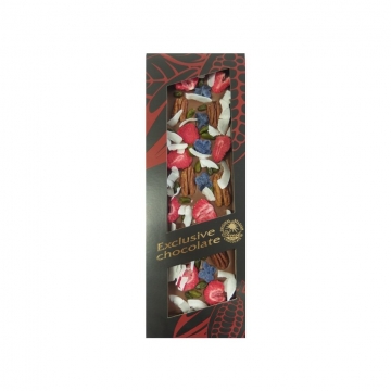 Exclusive chocolate mléčná s pekanovými ořechy, pistáciemi, jahodami, šeříkem a kokosem 130g